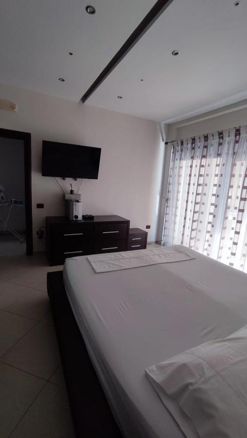 Lolu Apartment Plus Privat Parking Vlore Ngoại thất bức ảnh